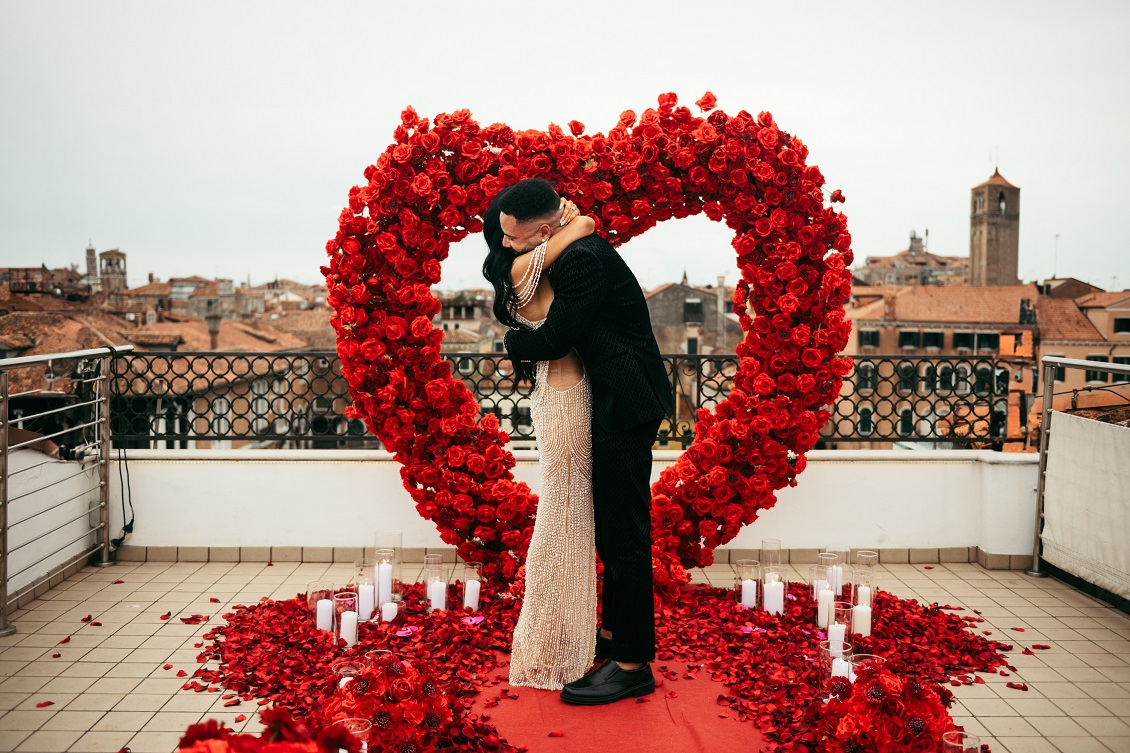 Wedding Proposal Roses Romantic Marriage Proposal in Venice with Red Heart of Flowers