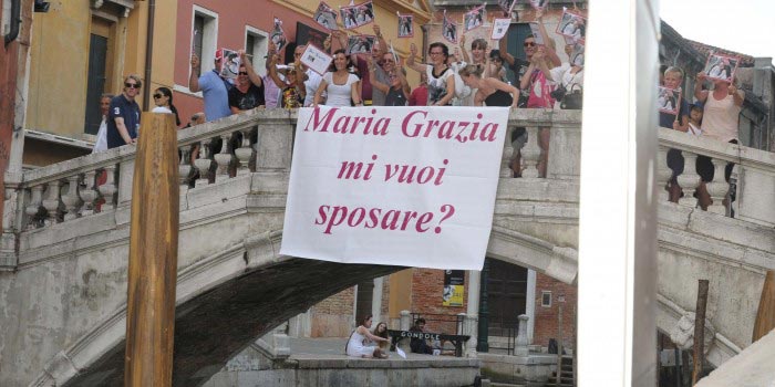 wedding-proposal-in-a-gondola