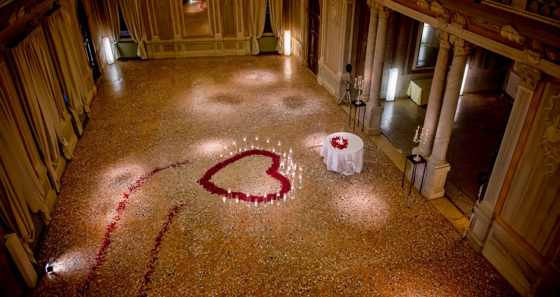 00da Memorable marriage proposal in a historical Palace in Italy