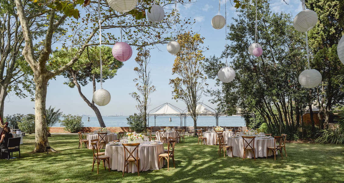 000home the symbolic wedding ceremony at San Clemente Kempinski garden in Venice