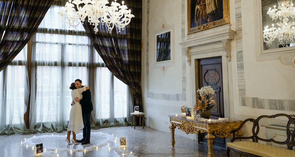 000home Elegant wedding proposal in a palace in Venice Italy