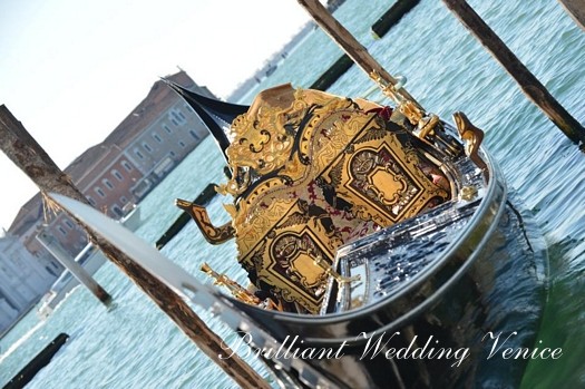 002-wedding-gondola-venice-italy