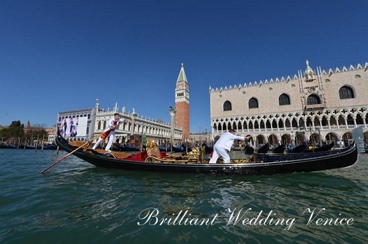 003-wedding-gondola-venice-italy