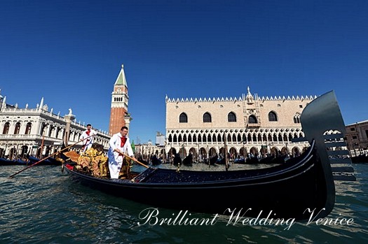 004-wedding-gondola-venice-italy