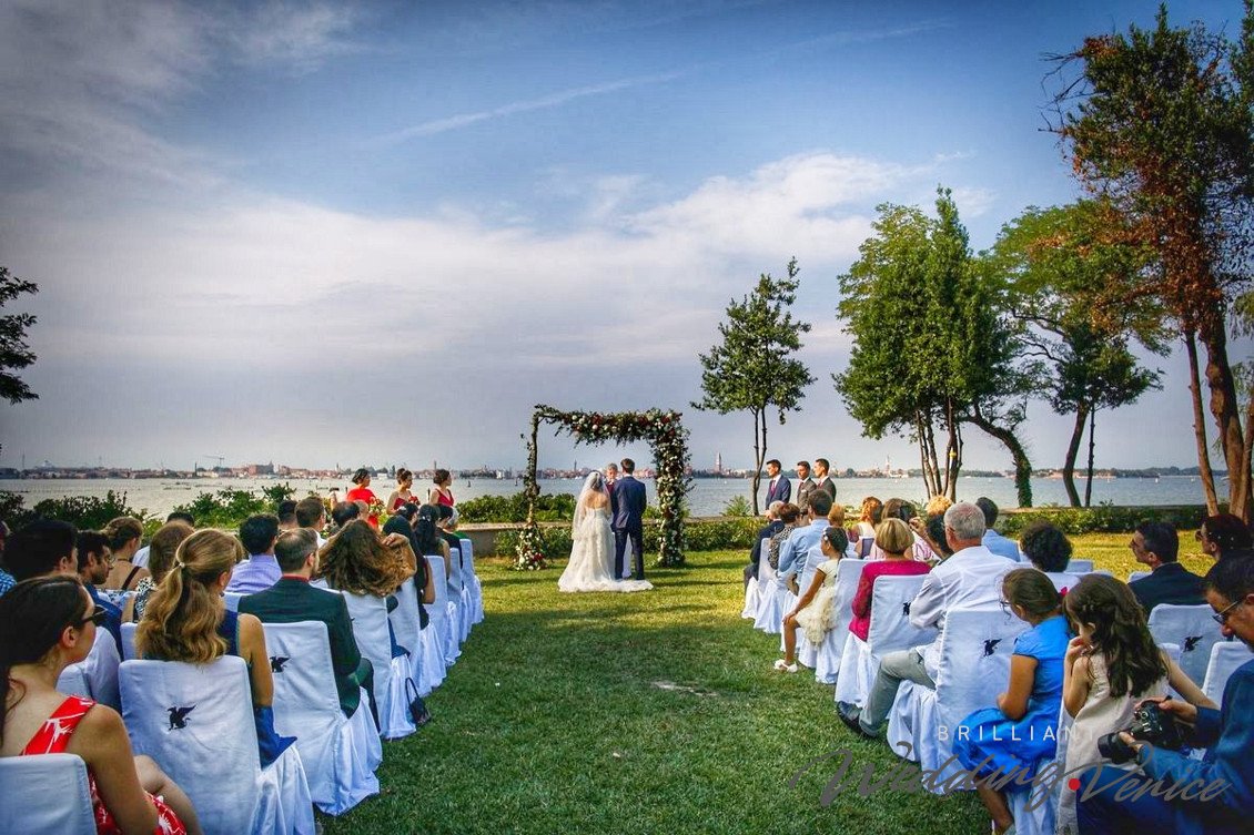 Wedding in a secret garden in Venice