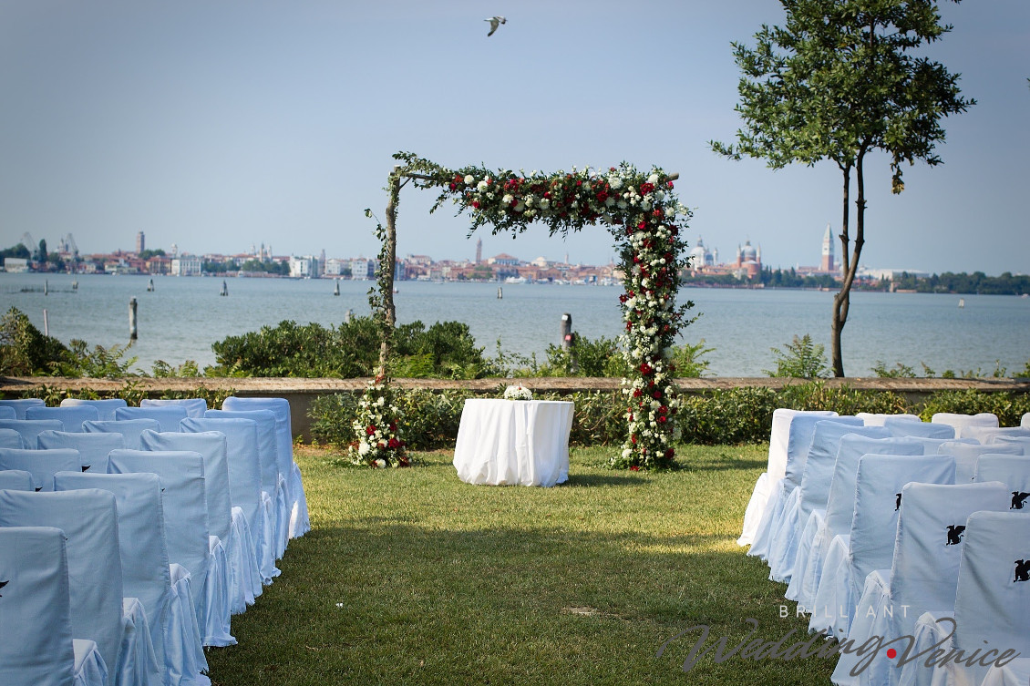 Wedding on a island in Venice